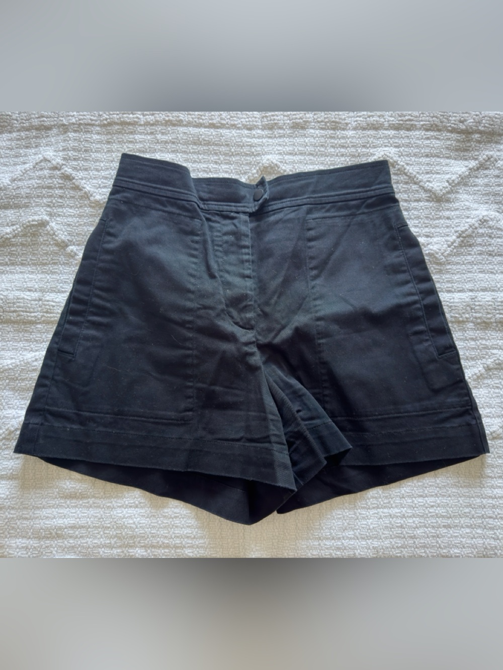 Aritzia Wilfred Black High-Waist Women’s Shorts